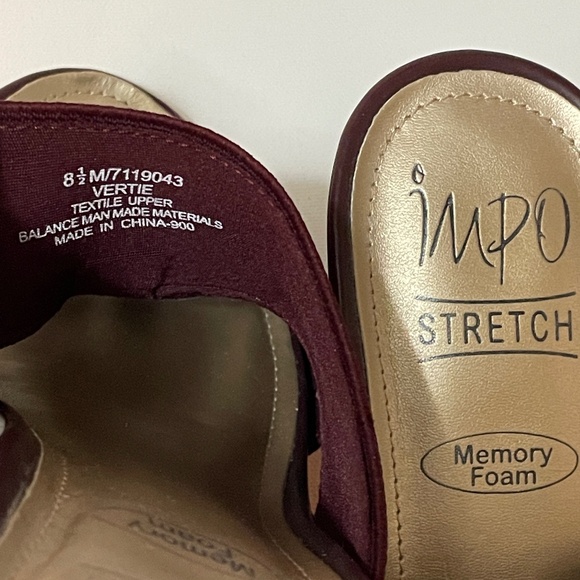 EUC Women's Size 8.5 Impo "Vertie" Sparkly Maroon Fabric Wedge Slides - Picture 4 of 4